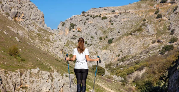 Frau Wandert Den Bergen Andalusien Spanien — Stockfoto