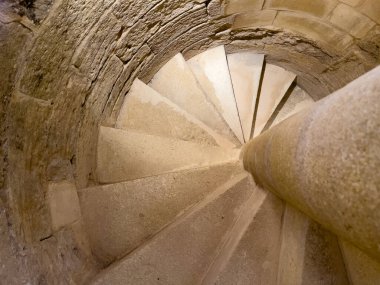 Kale kulesinin üstündeki merdivenler.