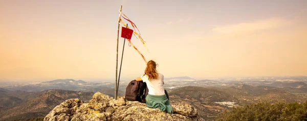 Wanderin Genießt Atemberaubenden Bergblick Andalusien — Stockfoto