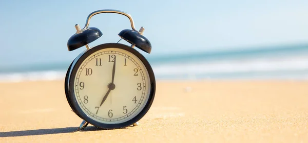 Reloj Despertador Playa —  Fotos de Stock