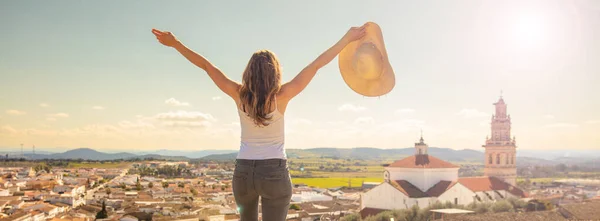 Glückliche Frau Reisen Spanien Burguillos Del Cerro Extramadura — Stockfoto