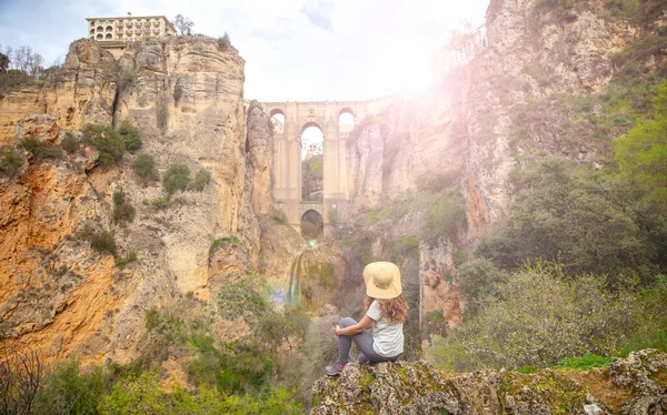 Жінка Подорожує Спін Андалусії Місті Ронда — стокове фото
