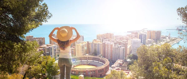 Kobieta Podróżuje Hiszpanii Malaga — Zdjęcie stockowe