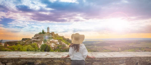 Vrouw Reiziger Zoek Naar Stad Landschap Uitzicht Panorama Portugal — Stockfoto