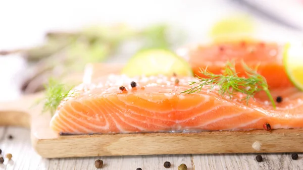 Filetto Salmone Crudo Bordo — Foto Stock