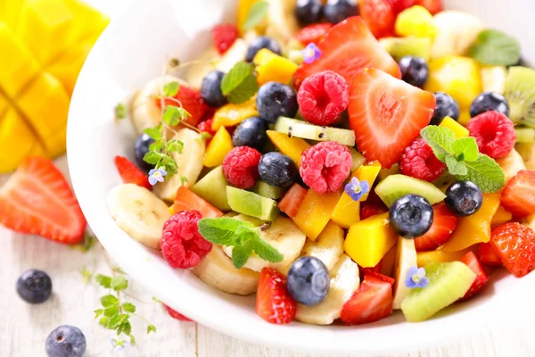 Kom Van Gemengde Fruitsalade — Stockfoto