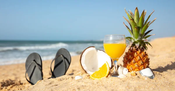 Gelukkige Zomervakantie Cocktail Het Strand — Stockfoto