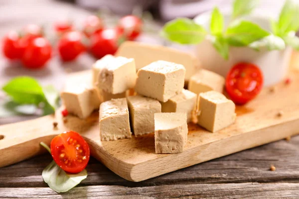 Fresh Tofu Cutting Tomato Basil — стоковое фото