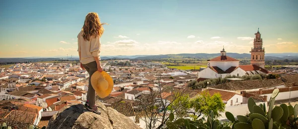 Woman Tourist Enjoying Beautiful View Burguillos Del Cerro Spanish Village — стокове фото