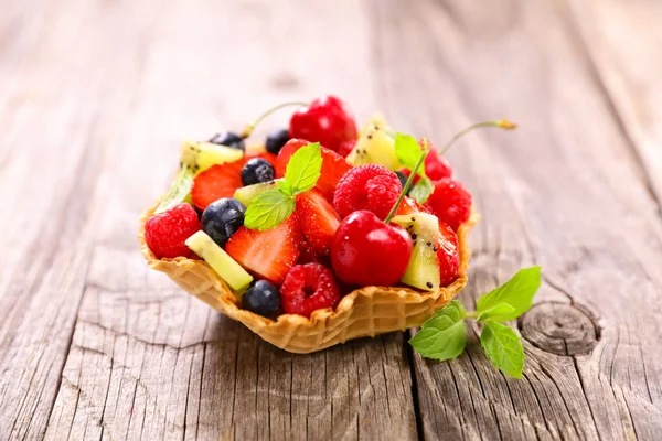 Meyveli taze meyve salatası