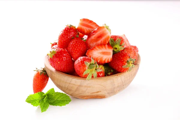 一碗新鲜草莓果 — 图库照片