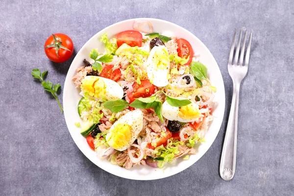 Salada Arroz Com Ovo Atum Azeitona Tomate — Fotografia de Stock