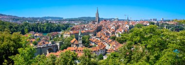 Berne şehrinin panoramik manzarası - İsviçre