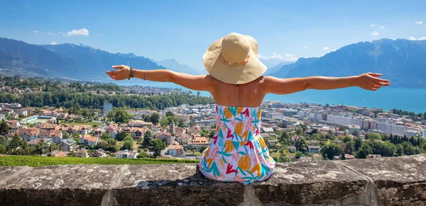 Woman Looking Montreux City View Leman Lake Switzerland —  Fotos de Stock