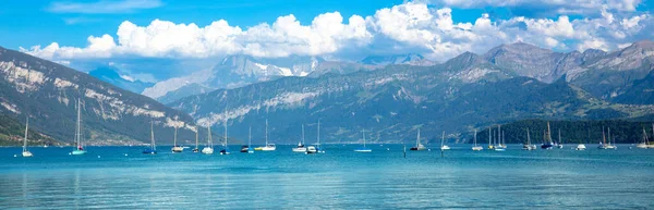 Thun Lake Boats Alps Mountain Switzerland —  Fotos de Stock