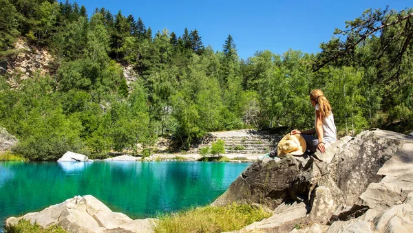 Blue Lake Auvergne Woman Traveling — ストック写真