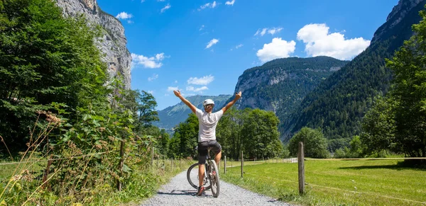 Happy Man Bike Switzerland — Stockfoto