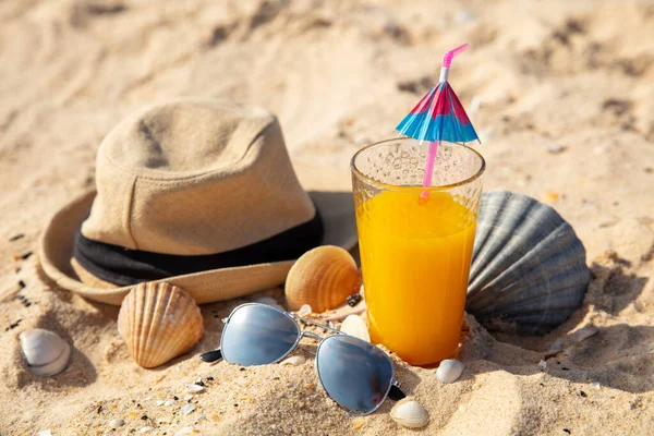 Fresh Cocktail Sunglasses Hat Beach — Foto Stock