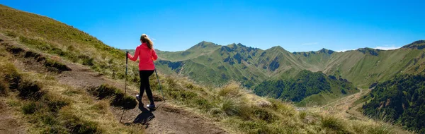 Hiker Woman Walking Top Mountain Puy Sancy Auvergne France — Stockfoto