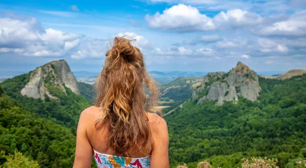 Woman Looking Sanadoire Tuiliere Landscape Viewpoint Auvergne France — Stockfoto