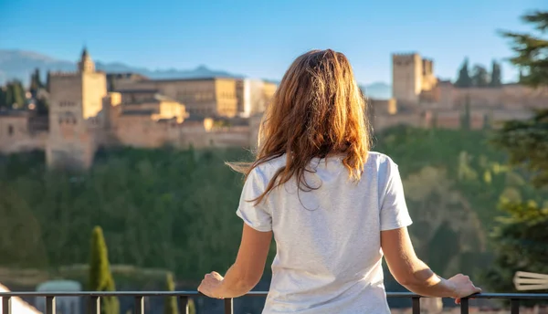 Woman Visit Granada City Landscape Alhambra — Stockfoto