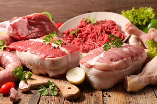 Assorted Raw Meats Minced Beef Roast Beef Chicken Sausage Sirloin — Zdjęcie stockowe