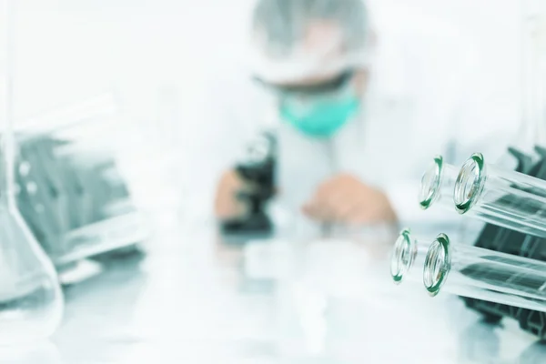 Scientist working at the laboratory — Stock Photo, Image