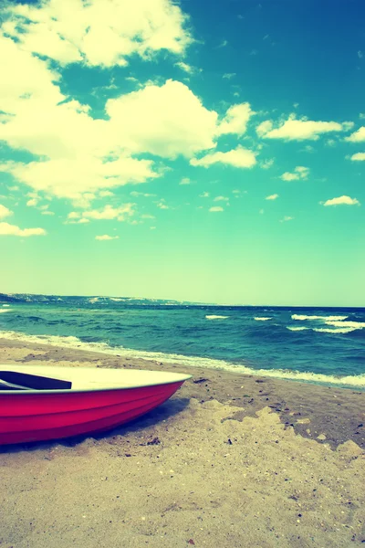 Barco en la playa.Fondo de playa Vintage — Foto de Stock