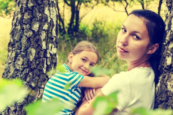 Mother and daughter in the park. — Stock Photo, Image