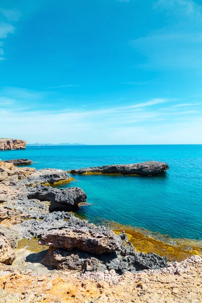 Sasso e mare nel Mediterraneo — Foto Stock