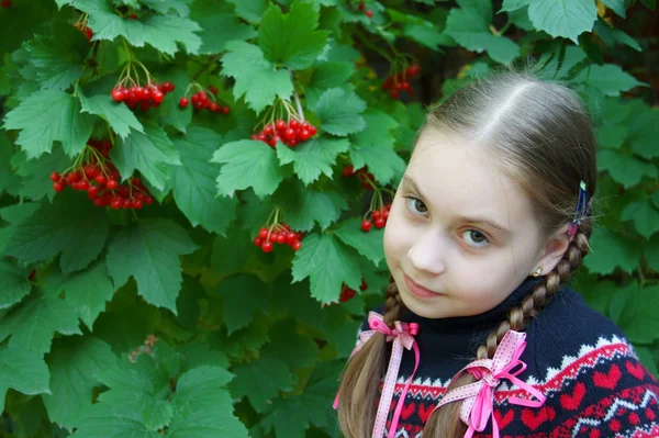 Girl in garden — Stock Photo, Image