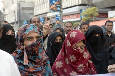 baloch insan hakları örgütü üyesi bir gösteri sırasında baloch soykırıma karşı protesto ediyoruz