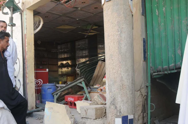 Hand grenade aanval op vervoerder haji aurangzaib in karachi — Stockfoto