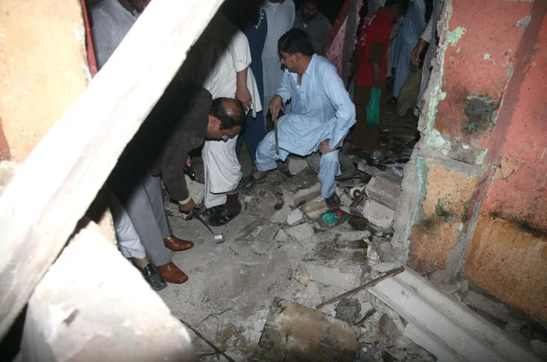 Bomb blast in a tea shop, in Landhi area in Karachi — Stock Photo, Image