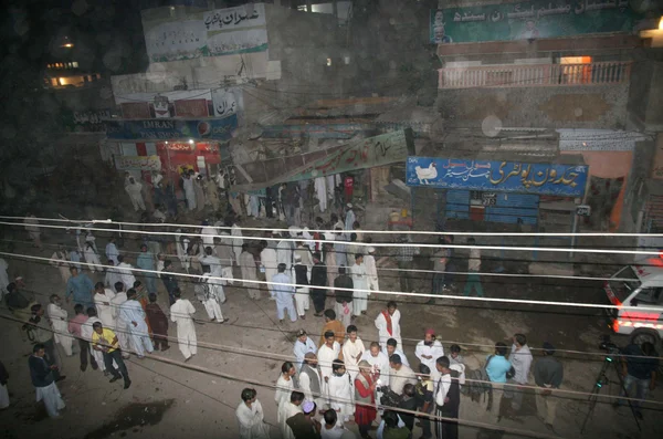 Explosión de bombas en una tienda de té, en la zona de Landhi en Karachi —  Fotos de Stock
