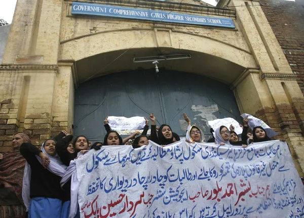 Protest against illegal construction of Shopping Plaza beside school boundary wall — Stock Photo, Image