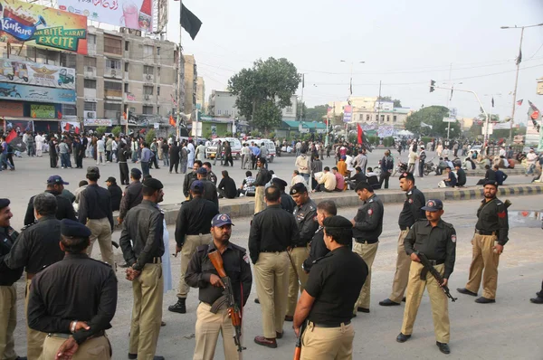 Шиитские мусульмане проводят акцию протеста против уничтожения и геноцида мусульман-шиитов по всему Пакистану — стоковое фото