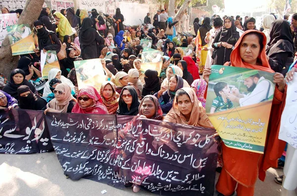 Çocuk felci aşısı işçiler öldürülmesi karşı hanım sağlık işçileri Derneği chant sloganlar
