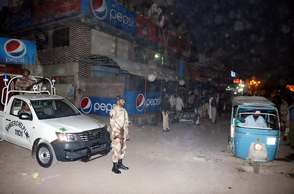 Hand grenade angrepp av utpressning maffian på en restaurang som ligger på maripur road i karachi — Stockfoto