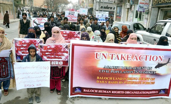 Protestní shromáždění proti vojenské operace v awaran okrese, quetta — Stock fotografie