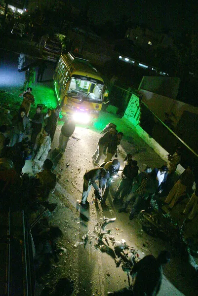Bomb blast at Aisha Manzil in Karachi — Stock Photo, Image