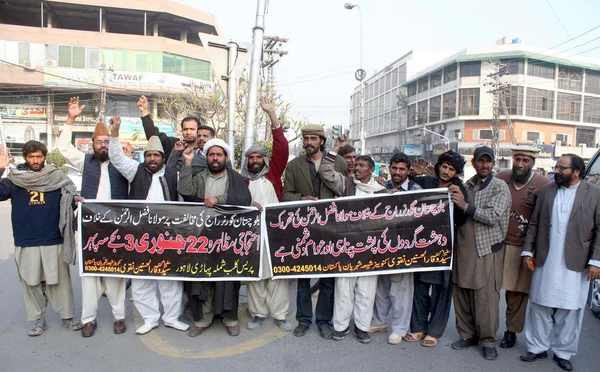 Medlemmar i shiitiska muslimer gemenskapen chant slagord mot Jamiat Ulema-e-Islam (Jui-F) — Stockfoto