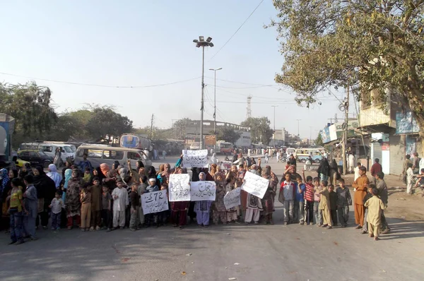 Relatives of Shahid Baloch, who was assassinated at Fawara Chowk, are protesting against his murder and demanding to arrest murderers — Stock Photo, Image