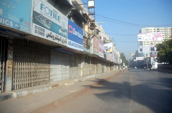 Electronics Market seen closed as the electronics dealers are marking mourn day on the death on Traders Union Leader — Stock Photo, Image