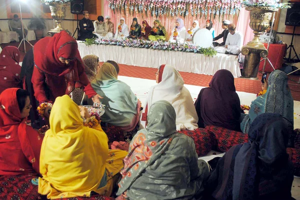 Women recite Naat during Mehfil-e-Milad program in connection of Jashan Eid Milad-un-Nabi (PBUH) organized by Social Welfare Department — Stock Photo, Image