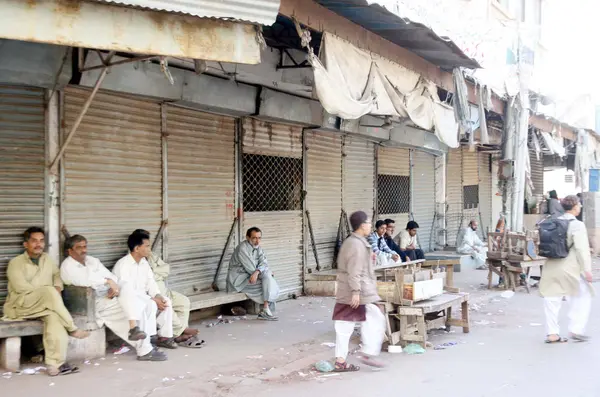 Shops seen closed during shutter down strike called by Jamiat-e-Ulema-e-Islam against target killing of their activists — Stock Photo, Image