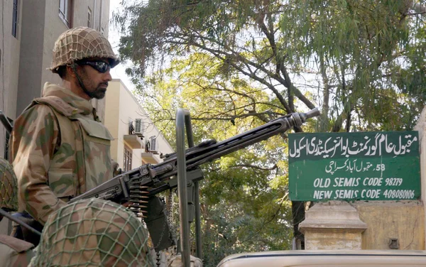 Seçim Komisyonu personel için güvenli bir ortam sağlamak pakistan ordu birlikleri devam ederken güvenlik görevlilerinin uyarısı standı
