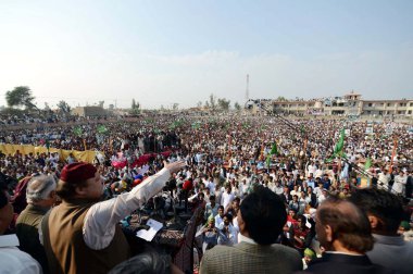 Müslüman Ligi-n Şef, Navaz Şerif'i çok sayıda taraftarlarının kamu toplama toplantı sırasında adresleri