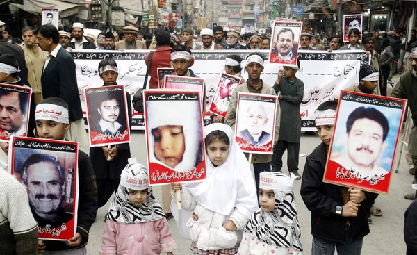 Supporters of Imamia Rabta Council chant slogans against target killing of Shiite Community — Stock Photo, Image