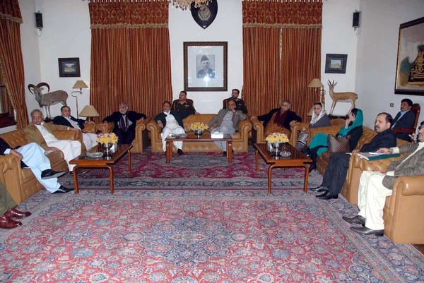 Federal Informant ion and Broadcasting Minister, Qamar Zaman Kaira leads the Parliamentarian Committee during meeting — Stock Photo, Image